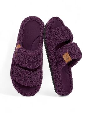 EVERFOAMS ▪︎ Fuzzy Open Toe Slippers ▪︎ Sz 7/8 ▪︎ Primo Plum
